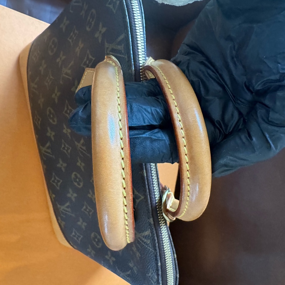 Louis Vuitton Black and Tan Women's Bag - Picture 3 of 7
